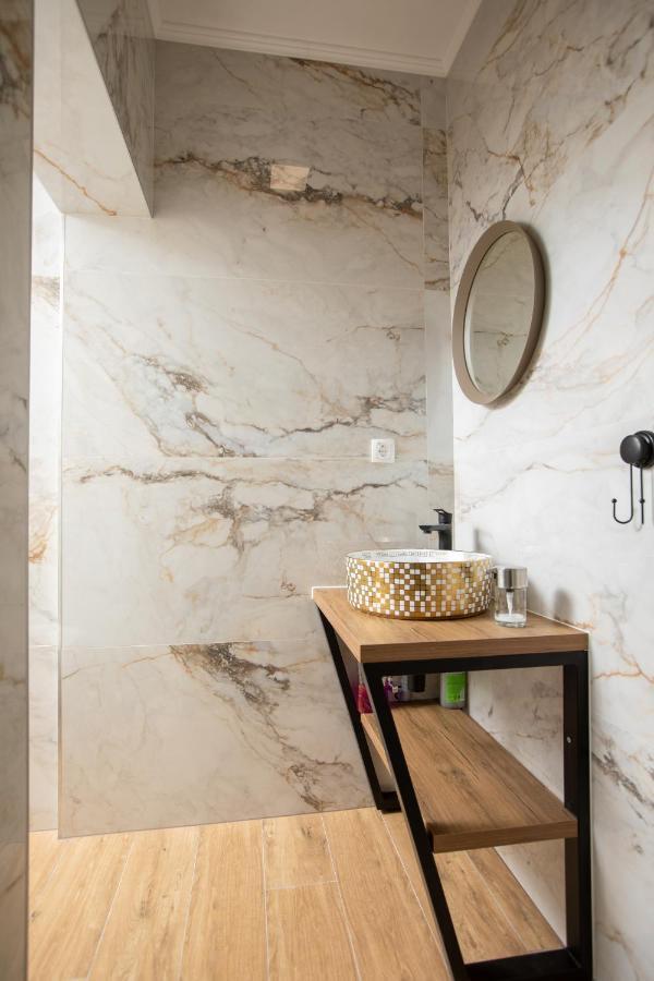Apartments Left & Right With Jacuzzi, 4 Stars Makarska Extérieur photo